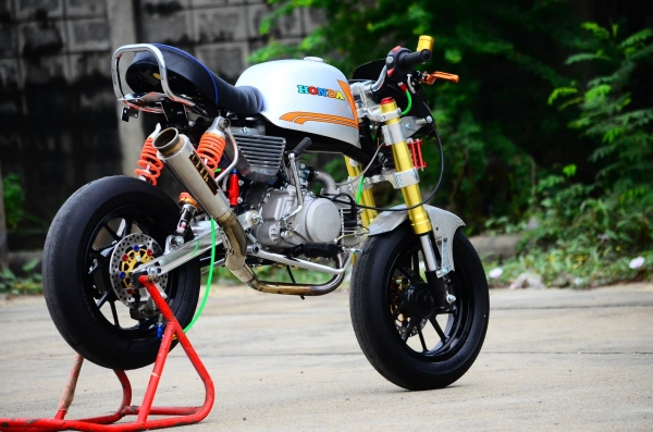 มังกี้ กอลิล่า แต่งๆๆ ลดราคาทุกรุ่นและมีของแถมอีกมากมาย  ด่วนๆๆ ลดๆๆ