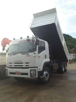 ขายรถบรรทุกอีซูซุ 10ล้อ2เพลาพร้อมกระบะดัมพ์  ป้ายแดง รถศูนย์ISUZU   มีแรงม้าให้เลือกคือ 240แรง 300แรง และ360แรง