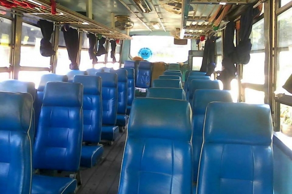 ขายรถบัส9เมตร 52ที่นั่ง เครื่อง185แรง พ.เพาเวอร์ เบรกทิฟฟี่ สภาพพร้อมใช้งาน เอกสารพร้อมโอน สนใจโทร 090-8588220คุณนะ 093-3258446คุณบิว ID:narong498 หรือเข้าดูสินค้าได้ที่ www.truck.in.th/498 หรือเพจFacebook ณรงค์ ซื้อขายรถมือสอง (เว็บไซต์ส่วนตัว)