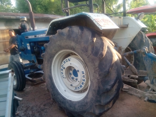 ขายรถไถใหญ่ฟอดร์ 500000เล่มทะเบียนพร้อมโอน