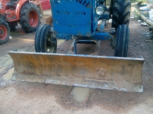 ขายรถไถใหญ่ฟอดร์ 500000เล่มทะเบียนพร้อมโอน