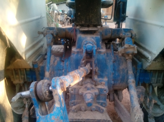 ขายรถไถใหญ่ฟอดร์ 500000เล่มทะเบียนพร้อมโอน