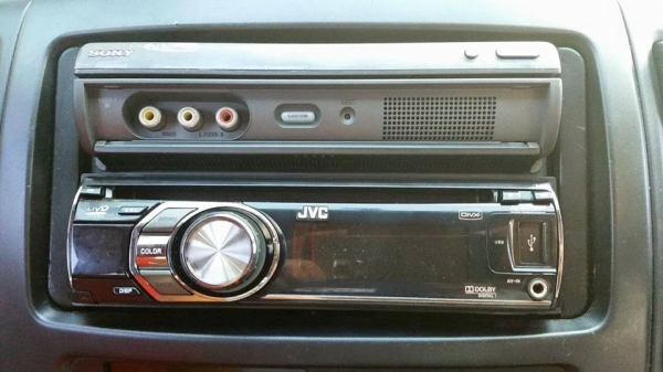 ขายจอ SONY XTL-W7000 พร้อมเครื่องเล่น JVC KD-DV5506