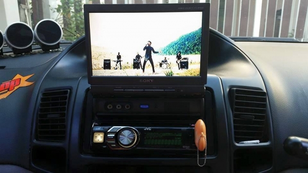 ขายจอ SONY XTL-W7000 พร้อมเครื่องเล่น JVC KD-DV5506