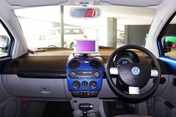 .VOLKSWAGEN Bettle 2.0 AT