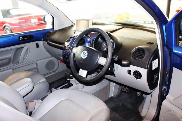 .VOLKSWAGEN Bettle 2.0 AT