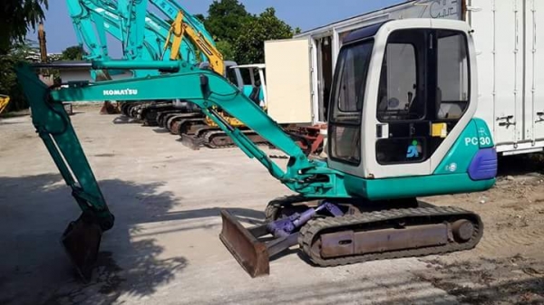 ขายรถแม็คโคKOMATSU PC30-7E