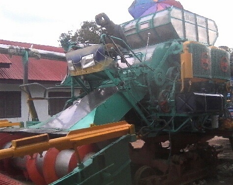 ขายด่วน รถเกี่ยวข้าวไทยเจริญการช่าง รถสวยสภาพดีพร้อมทำงานได้เลยครับ เครื่องยนต์ 200 HP ISUZU 6BF1 เทอร์โบ อุ้ม 1.5 ตัน ปั๊มไดกิ้นเบอร์ 21 สภาพดีแรงดีไม่มีเยิ้ม ช่วงล่างตัวเดิน 10HT แน่นดีพร้อมใช้งาน ราคาต่อรองได้ครับ