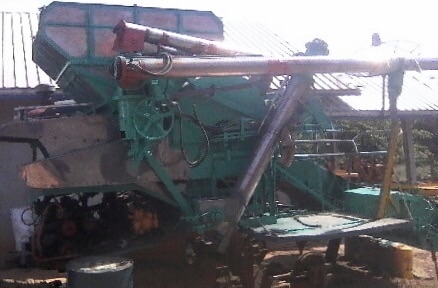 ขายด่วน รถเกี่ยวข้าวไทยเจริญการช่าง รถสวยสภาพดีพร้อมทำงานได้เลยครับ เครื่องยนต์ 200 HP ISUZU 6BF1 เทอร์โบ อุ้ม 1.5 ตัน ปั๊มไดกิ้นเบอร์ 21 สภาพดีแรงดีไม่มีเยิ้ม ช่วงล่างตัวเดิน 10HT แน่นดีพร้อมใช้งาน ราคาต่อรองได้ครับ