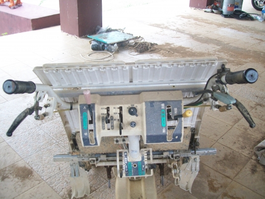 รถปลูกข้าว