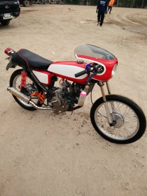 ขาย แนวคาเฟ่ สภาพตามรูป มีเล่ม โคลง+เครื่อง ครบ