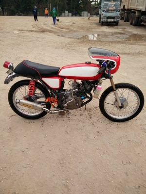 ขาย แนวคาเฟ่ สภาพตามรูป มีเล่ม โคลง+เครื่อง ครบ