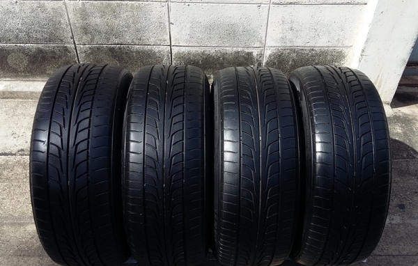 ยาง,215-45-17 Firestone สภาพดีไม่ปะปี08 สี่เส้น 1,700
