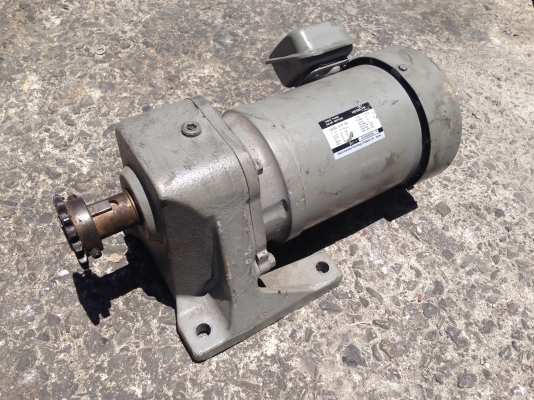 ขายมอเตอร์เกียร์ Hitachi 1HP. 380V อัตราทด 1:25 สภาพสวยเดิมๆ วิ่งนิ่ม พร้อมใช้งาน