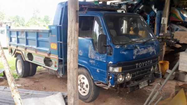 ขาย6ล้อดัมพ์ TOYOTA DYNA120 15B ดัมพ์5คิว หัวยกได้ เครื่งดี แชชซีสวยสภาพพร้อมใช้งาน เอกสารเล่มทะเบียนพร้อมโอนฝาท้ายครบ ใช้งานได้เลย