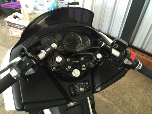 ขายฟอช่า300 สวยๆเดิมทะเบียนพร้อมโอนภาษีเต็ม