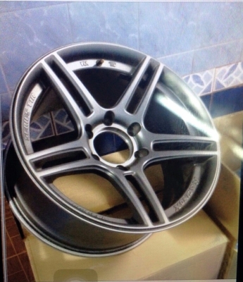 ขาย ล้อ 18 กว้าง 9-10 ล้อ สภาพเหมือนใหม่เลยคับ ขาย 12900