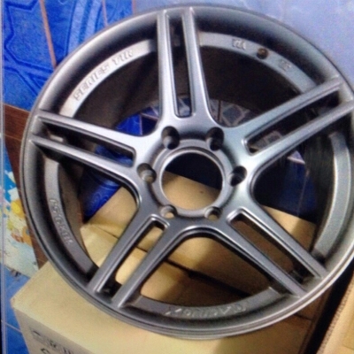 ขาย ล้อ 18 กว้าง 9-10 ล้อ สภาพเหมือนใหม่เลยคับ ขาย 12900