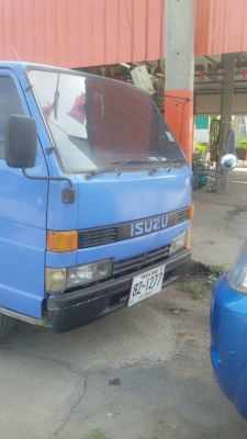 รถสี่ล้อกลาง isuzu  NKR  เครื่อง 4JB1 เพลาลอย แอร์ พวงมาลัย เพาเวอร์ รถพร้อมใช้เอกสารพร้อมโอน