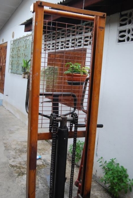 รถยกพาเลท สแตกเกอร์