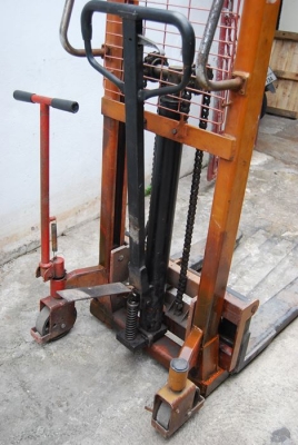 รถยกพาเลท สแตกเกอร์