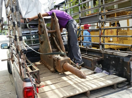 แจ้งลูกค้า สมุทรสาครครับ- เราจัดส่ง หัวกระแทก ติด แบคโฮ PC 120 ไปกับรถรับจ้างทะเบียนนี้นะครับ แจ้งลูกค้า สมุทรสาครครับ- เราจัดส่ง หัวกระแทก ติด แบคโฮ PC 120 ไปกับรถรับจ้างทะเบียนนี้นะครับ