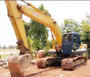 KOBELCO MARK III SK 200 รถบอดี้สวยสภาพดีพร้อมใช้งานได้เลยครับ เครื่องยนต์เดิมปั๊มเดิมๆแห้งดีแรงดีทำงานเร็ว ภายในเก๋งสะอาดสวย ไฟฟ้าตัด ภายนอกบูมอาร์มมีปะเล็กน้อยครับ ช่วงล่างแน่นดี เฟลมสวยไม่ผุ โรลเลอร์โซ่ใบแทรกสภาพดีประมาณ 60\% สป๊อกเก็ตใช้ได้อีกนาน ตัวเดิ