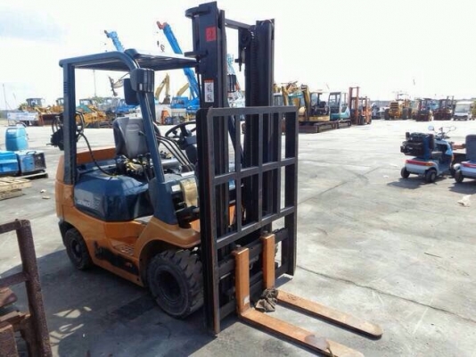 ขาย toyota 7FG2.5 เสาสูง 3.5 เมตร งาสไลด์ ขาย toyota 7FG2.5 เสาสูง 3.5 เมตร งาสไลด์