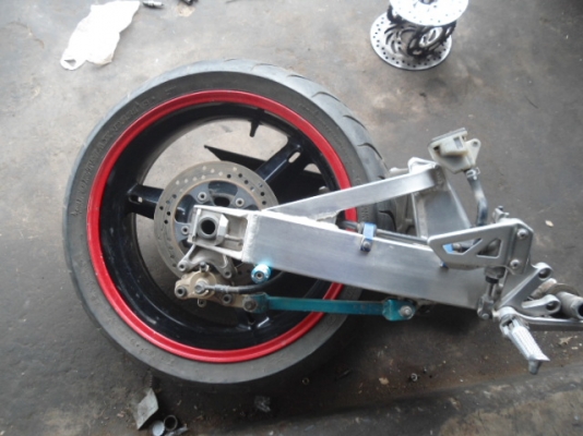 ขายอะไหล่k1-2สวิงอาร์มครบชุด  กันสบัดติดรถ