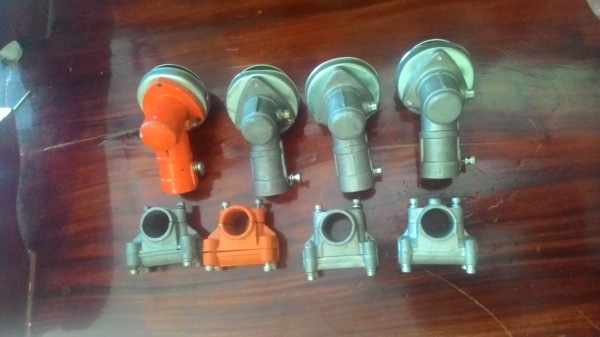 ขายถูกอะไหล่เครื่องตัดหญ้า หัวเกียร์และประกับยึดมือจับ ยังไม่เคยใช้งาน