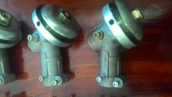 ขายถูกอะไหล่เครื่องตัดหญ้า หัวเกียร์และประกับยึดมือจับ ยังไม่เคยใช้งาน