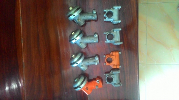 ขายถูกอะไหล่เครื่องตัดหญ้า หัวเกียร์และประกับยึดมือจับ ยังไม่เคยใช้งาน