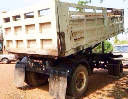 ขายด่วน ลูกพ่วงดั๊มพ์ 2 คานของอู่พนัส สภาพดีพื้นไม่บุบไม่ยุบฝาข้างไม่ผุพร้อมบรรทุกหนักได้เลยครับ ช่วงล่างคัชซีไม่มีบวมเดิมๆดีครับ ยางสภาพดี 8 เส้นประมาณ 60\% เอกสารทะเบียนครบพร้อม ราคาต่อรองได้ครับ