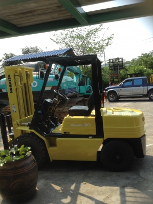 +++ ขายโฟล์คลิฟท์ KOMATSU FD30-11  ขนาด 3 ตัน  เครื่องยนต์ดีเซล  เสา  3  เมตร  งา 1,070  มม.  ยางลม