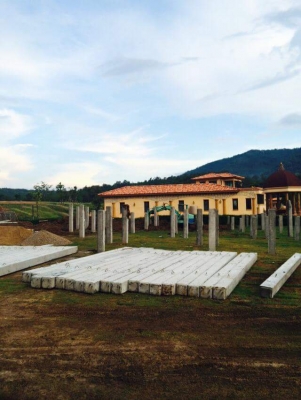 มีเสาเข็มทุกขนาดพร้อมปั้นจั่นตอกเสาเข็ม