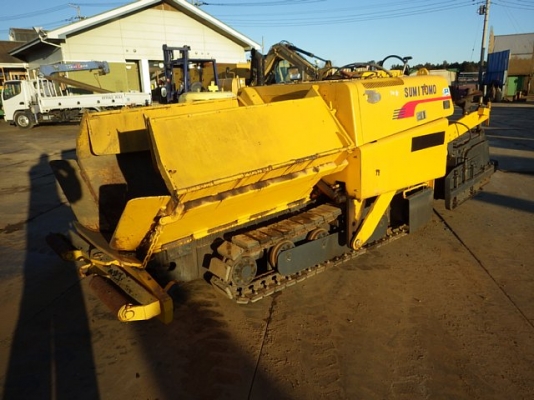 มาให้ตามคำเรียกร้องครับ - กับภาพถ่ายเครื่องยนต์ รถปูยาง สภาพสวยมาก เก่านอก SUMITOMO: HA25C-2