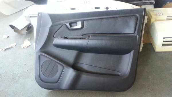 แผงประตูหน้าขวาฟอจูนเนอร์ หนังสีดำ