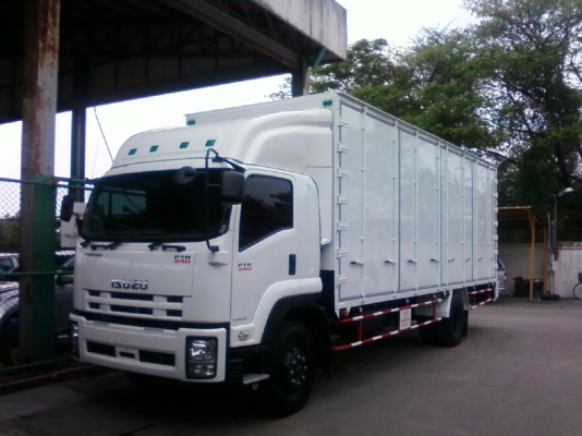 ขายรถบรรทุกอีซูซุ 6ล้อใหญ่  รถใหม่ป้ายแดง รถศูนย์ISUZU   มีให้เลือก4ขนาด ความยาว 4.30ม. , 5.30ม. , 6.40ม. , และยาวสุด 7.60ม.