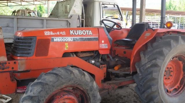 รถไถ คูบูต้า m 5000 US สภาพพร้อมใช้งาน สนใจ โทร0818843252