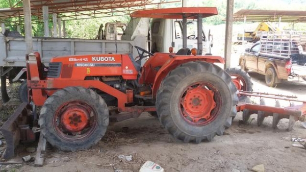 รถไถ คูบูต้า m 5000 US สภาพพร้อมใช้งาน สนใจ โทร0818843252