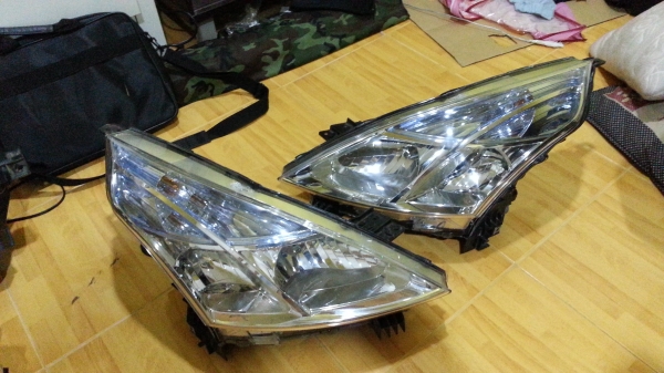 ไฟหน้าเทียน่า ของแท้มือสอง