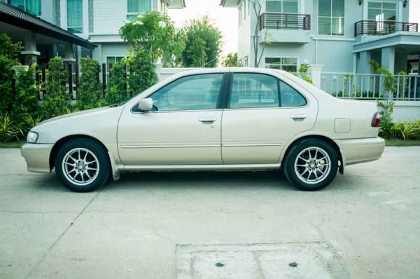 sunny B14 ไฟแยก ปี2000 LPG สภาพสวย sunny B14 ไฟแยก ปี2000 LPG สภาพสวย