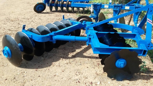 ขายผานตับสองแถวยี่ห้อ cmt.16..จาน