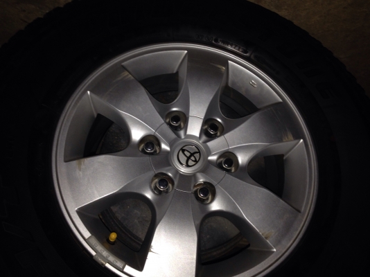 ขายล้อVigo champ 265 70 R16. 6500 บาท