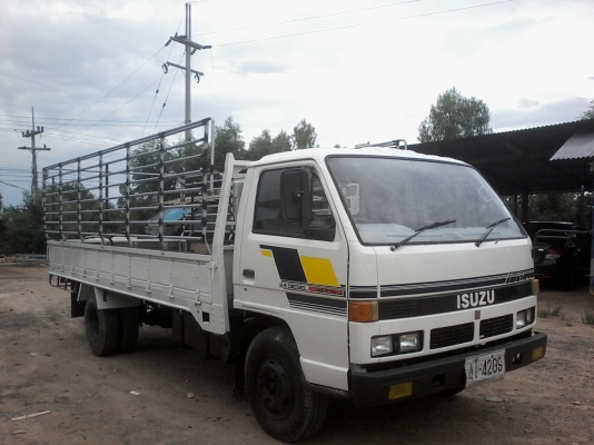 รถisuzu  115  แรง  เครื่องดี  ครัชชีสวย  พร้อมใช้งาน