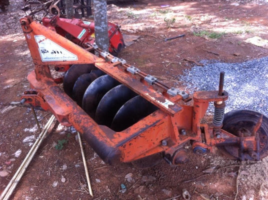 ขายรถไถ Kubota M5000 SU(4WD) พร้อมดันหน้า+ผานพรวน รถบ้าน เดิมๆ พร้อมใช้งานครับ