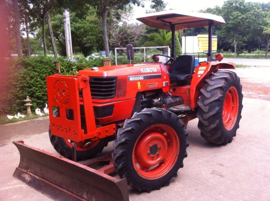 ขายรถไถ Kubota M5000 SU(4WD) พร้อมดันหน้า+ผานพรวน รถบ้าน เดิมๆ พร้อมใช้งานครับ