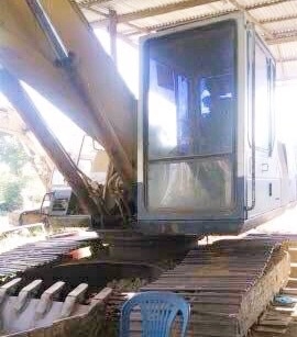 KOMATSU PC 200-5 เครื่องเดิมปั๊มเดิมทำงานเร็วไม่โหลดครับ ไฟฟ้าหน้าจอเต็มครบพร้อม ภายในเก๋ง คอนโทรลสั้น แอร์เย็น ภายนอกบอดี้รถสวยสภาพดีสุดๆครับ บูมอาร์มสวยไม่มีดาม ช่วงล่างแน่น เฟลมสวยไม่ผุ สป๊อกเก็ตเต็มดีใช้ได้อีกนานเลยครับ โรลเลอร์โซ่ใบแทรกสภาพดีประมาณ 6