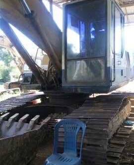 KOMATSU PC 200-5 เครื่องเดิมปั๊มเดิมทำงานเร็วไม่โหลดครับ ไฟฟ้าหน้าจอเต็มครบพร้อม ภายในเก๋ง คอนโทรลสั้น แอร์เย็น ภายนอกบอดี้รถสวยสภาพดีสุดๆครับ บูมอาร์มสวยไม่มีดาม ช่วงล่างแน่น เฟลมสวยไม่ผุ สป๊อกเก็ตเต็มดีใช้ได้อีกนานเลยครับ โรลเลอร์โซ่ใบแทรกสภาพดีประมาณ 6