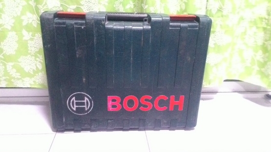 เครื่องสกัดคอนกรีตไฟฟ้า ยี่ห้อ BOSCH รุ่น GSH 388 X  สภาพพร้อมใช้งาน มีกล่องเก็บเรียบร้อยครับ